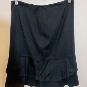 Black skirt with ruffle design edge